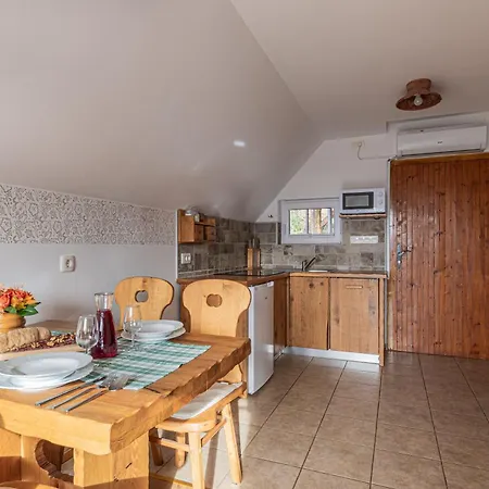 Vineyard Rataj 2 Wellness - Happy